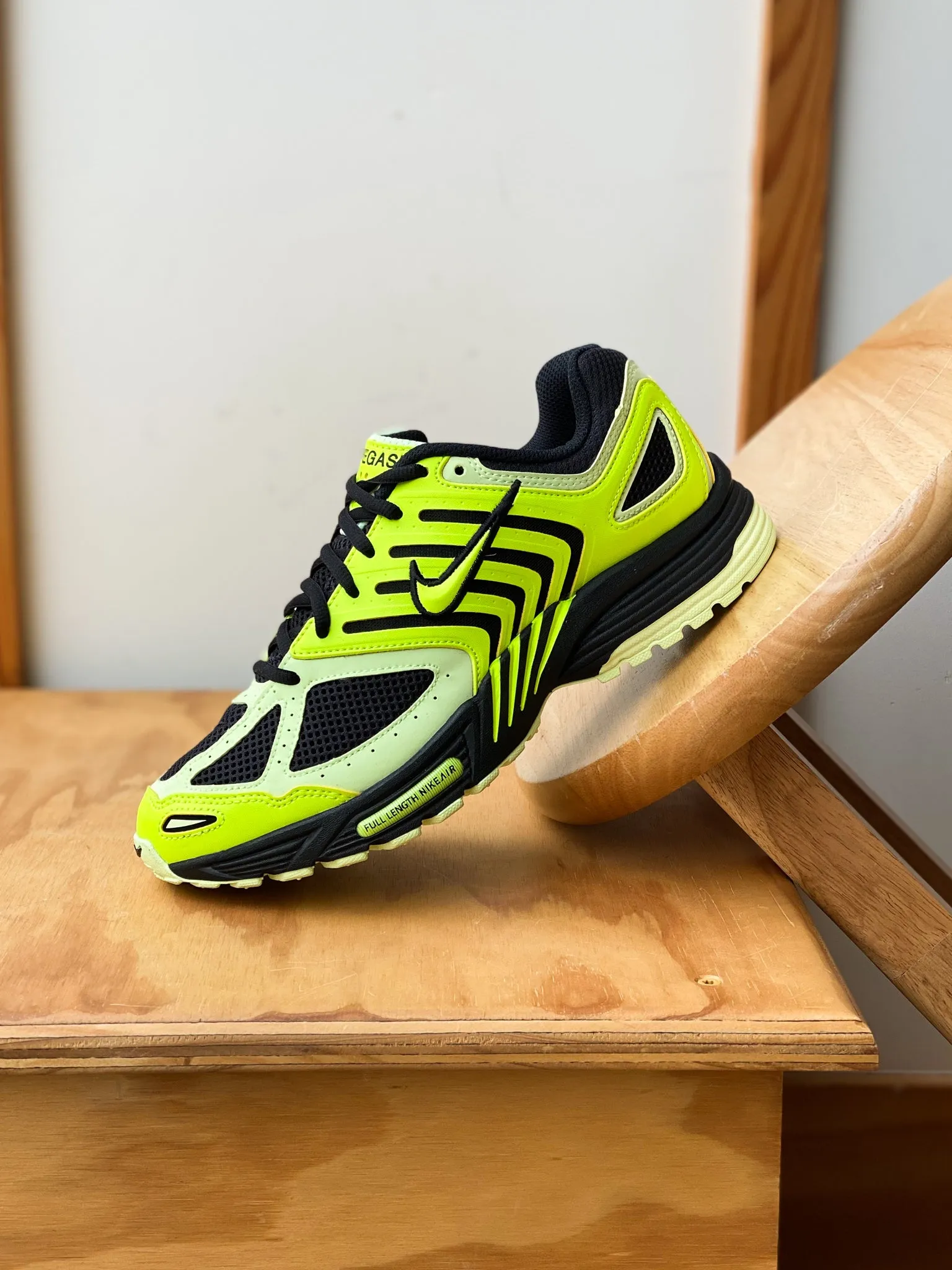 NIKE AIR PEGASUS 2005 "VOLT/VOLT-BLACK-BARELY VOLT"