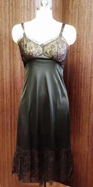 VINTAGE M'LLE SMART SOPHISTICATED BLACK LACE SLIP WITH A HUGE DEEPLY SCALLOPED HEM